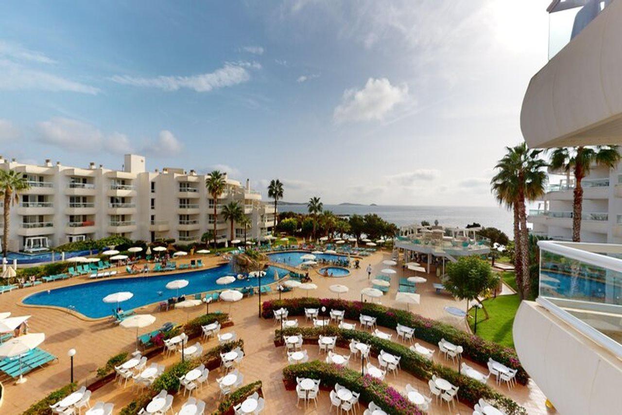 Aparthotel Tropic Garden Santa Eularia des Riu Esterno foto