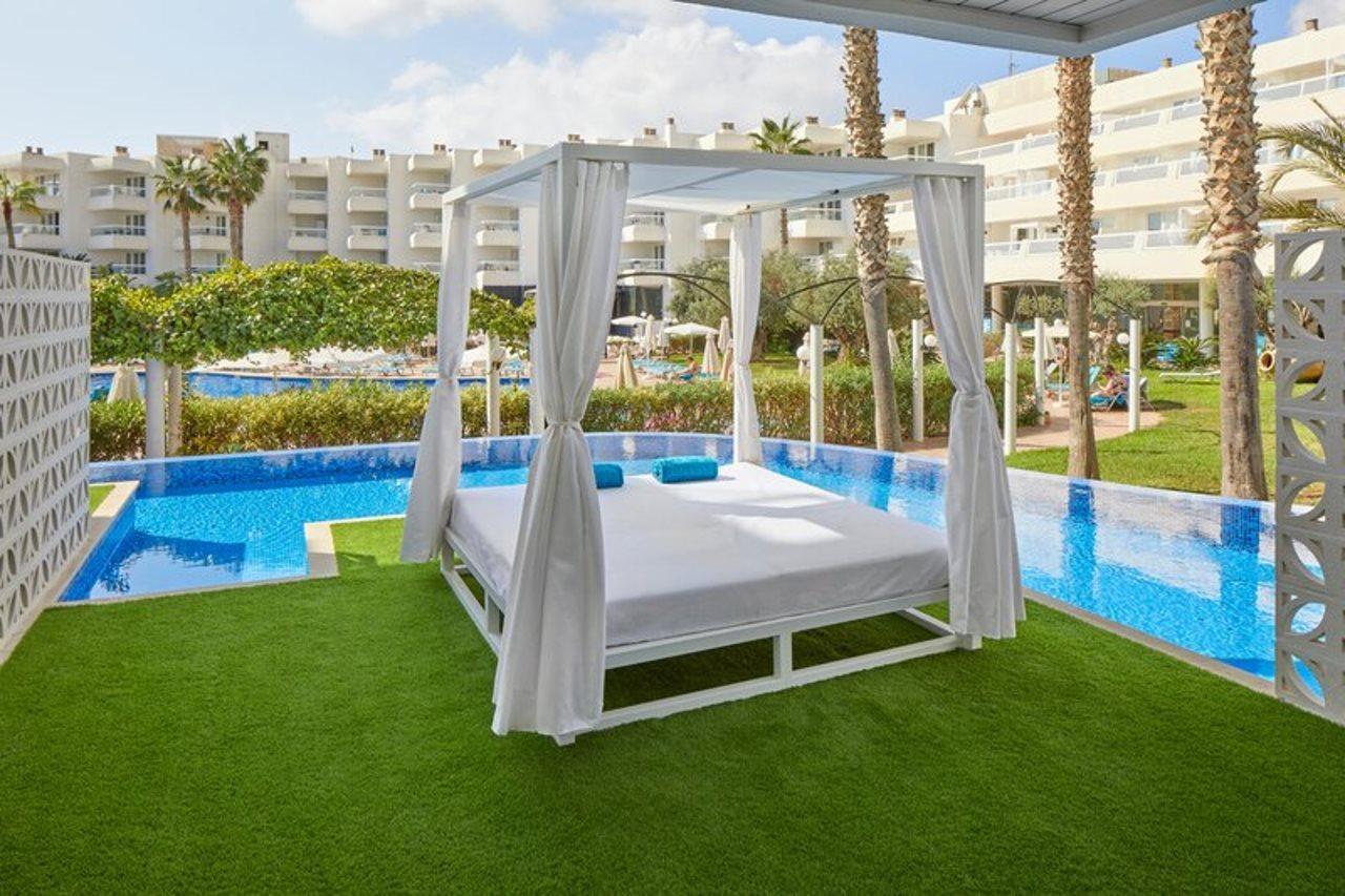Aparthotel Tropic Garden Santa Eularia des Riu Esterno foto