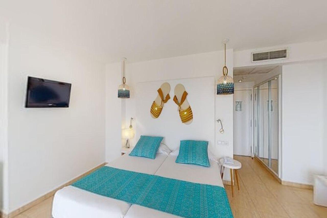 Aparthotel Tropic Garden Santa Eularia des Riu Esterno foto